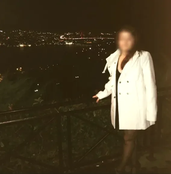 Ella, 32