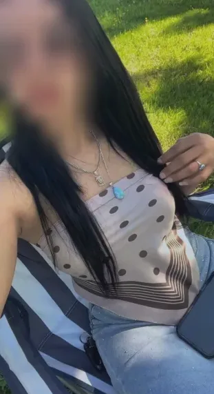Elli, 25
