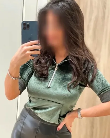 Nella, 28