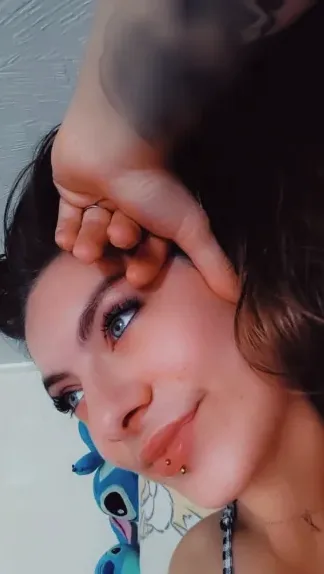 Ulla, 24